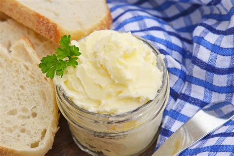 16 Jul 2021 ... How to Make Homemade Butter · Add some heavy whipping cream to a stand mixer with the whisk attachment or a food processor and mix on high speed ...